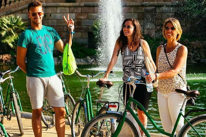 La Belleza de Barcelona en Bicicleta: Tour Privado en Barcelona - Imagen principal