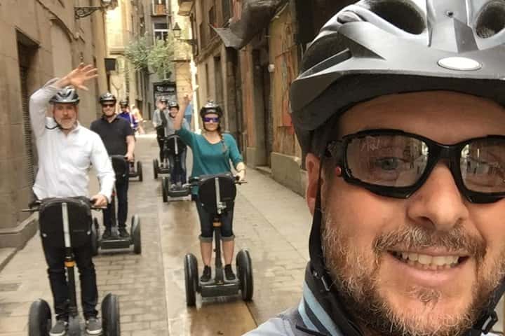 Tour PRIVADO de 3 horas en Segway por Barcelona con guía en directo en Barcelona - Imagen principal