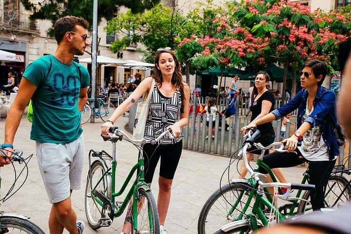La Belleza de Barcelona en Bicicleta: Tour Privado en Barcelona - Foto 8