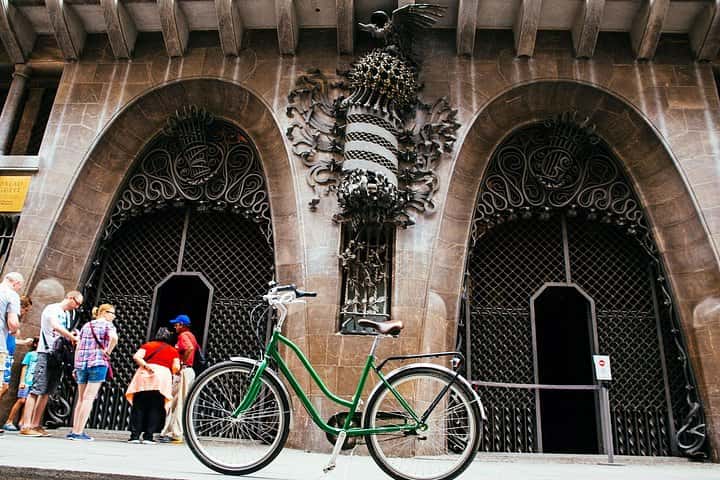 La Belleza de Barcelona en Bicicleta: Tour Privado en Barcelona - Foto 10
