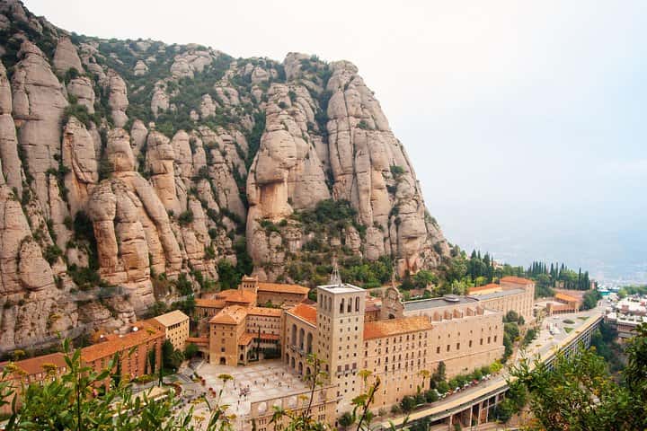Excursión privada al monasterio de Montserrat con recogida en el hotel en Barcelona - Foto 3