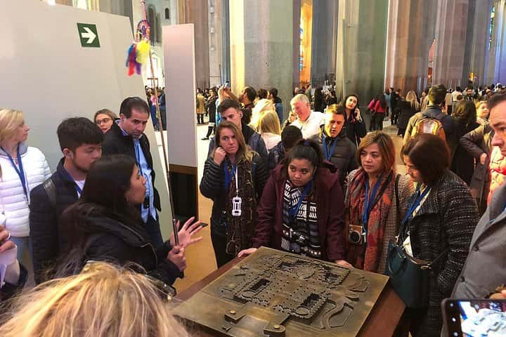 Tour Privado Park Guell y Sagrada Familia en Barcelona - Foto 7