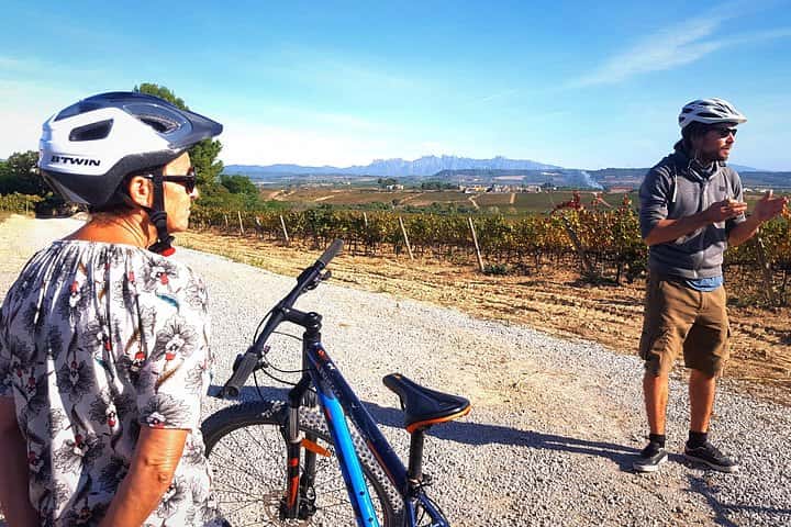 Desde Barcelona: E-Bike Tour en los viñedos con 2 bodegas. en Barcelona - Foto 4