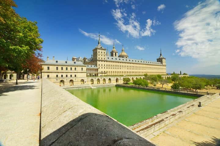 Excursión de un día a El Escorial, Valle y Segovia desde Madrid en Madrid - Foto 3