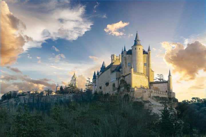 Excursión de un día a El Escorial, Valle y Segovia desde Madrid en Madrid - Imagen principal