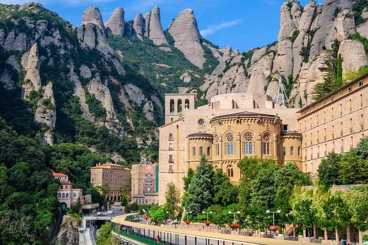 Tour privado de Montserrat desde Barcelona con recogida en Barcelona - Foto 2
