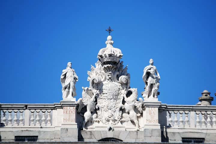 Surfeando por Madrid: Del Palacio a la Taberna Tour Privado en Madrid - Foto 3