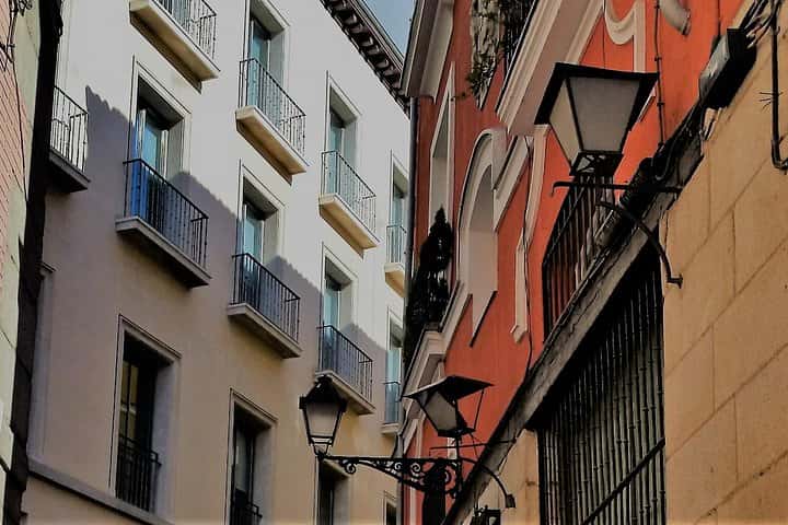 Surfeando por Madrid: Del Palacio a la Taberna Tour Privado en Madrid - Foto 8