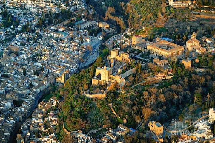 Alhambra completa con guía turístico- Evite colas de individuales en Granada - Foto 3