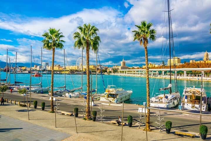Traslado al aeropuerto: Aeropuerto de Málaga AGP a Málaga en coche de lujo en Málaga - Foto 7