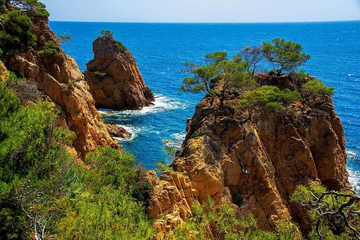 Tour Privado Cataluña con Pueblos Medievales y Montserrat con Transporte en Barcelona - Foto 4
