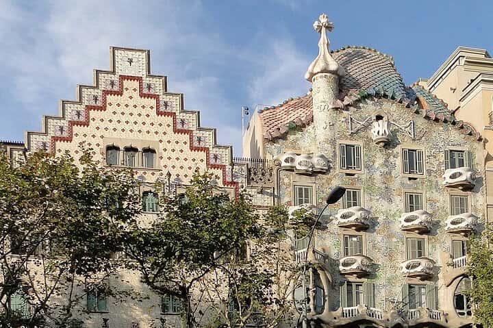 Tour por las casas de Park Guell y Gaudí con guía experto en estilo moderno en Barcelona - Foto 3