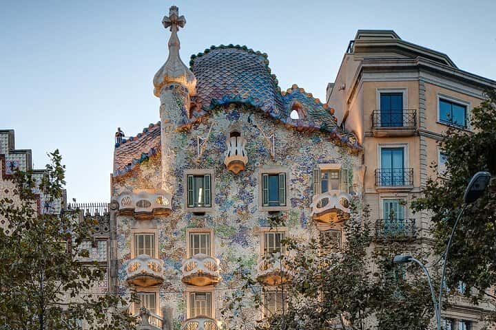 Tour por las casas de Park Guell y Gaudí con guía experto en estilo moderno en Barcelona - Foto 2