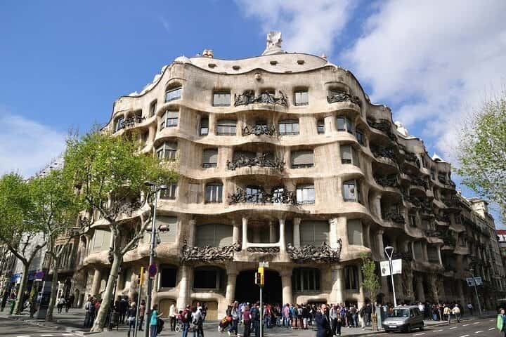 Tour por las casas de Park Guell y Gaudí con guía experto en estilo moderno en Barcelona - Foto 6