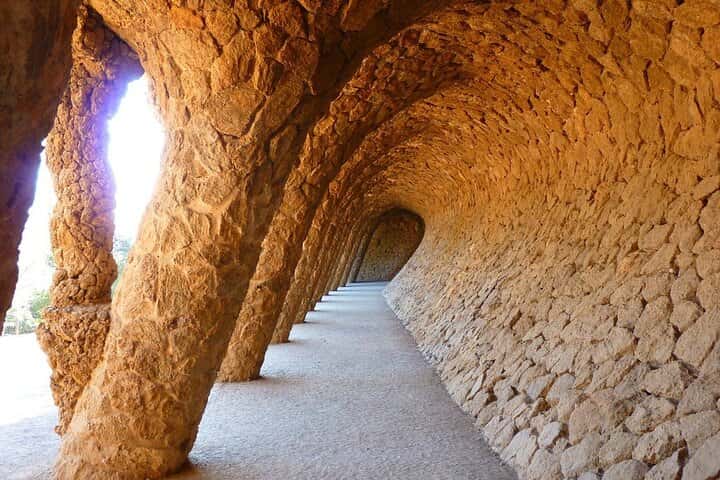 Tour por las casas de Park Guell y Gaudí con guía experto en estilo moderno en Barcelona - Foto 13