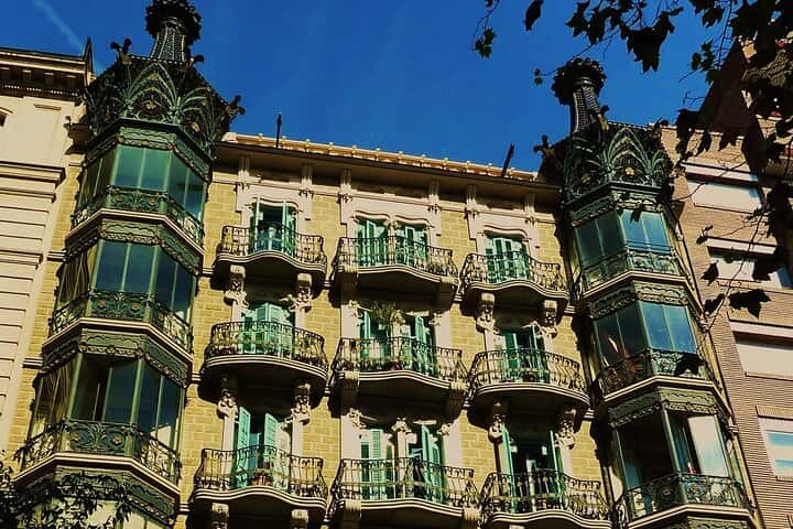 Tour por las casas de Park Guell y Gaudí con guía experto en estilo moderno en Barcelona - Foto 10