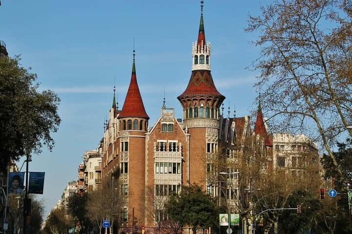 Tour por las casas de Park Guell y Gaudí con guía experto en estilo moderno en Barcelona - Foto 9