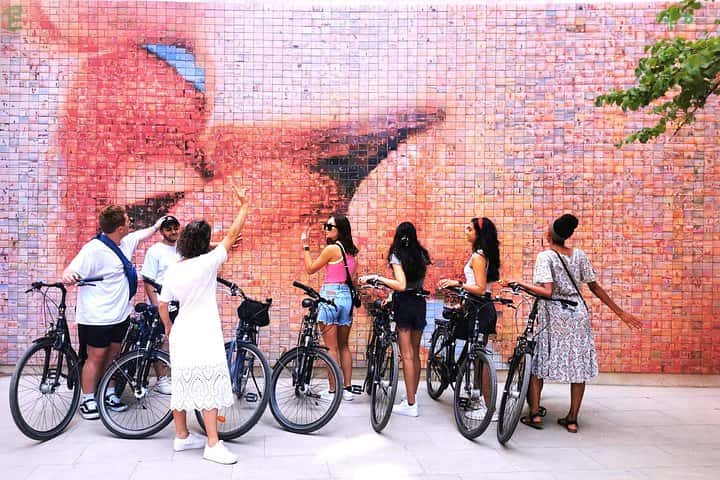 Recorrido ecológico en bicicleta por Barcelona desde una perspectiva local en Barcelona - Foto 2
