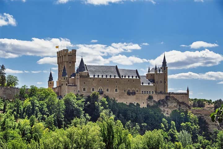 Desde Madrid: Tour Privado Oficial a Ávila & Segovia en Madrid - Imagen principal