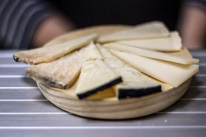 Tour gastronómico por Sevilla : Vermut, Churros & 10 + Sabrosos Platos Locales en Sevilla - Foto 14