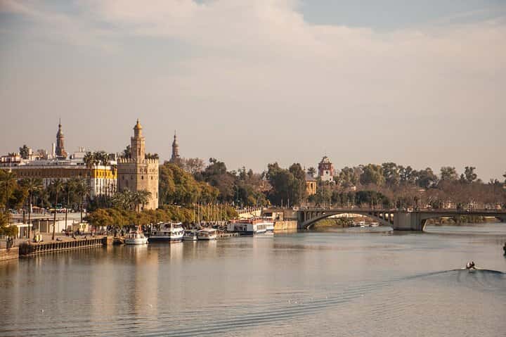 Tour gastronómico por Sevilla : Vermut, Churros & 10 + Sabrosos Platos Locales en Sevilla - Foto 9