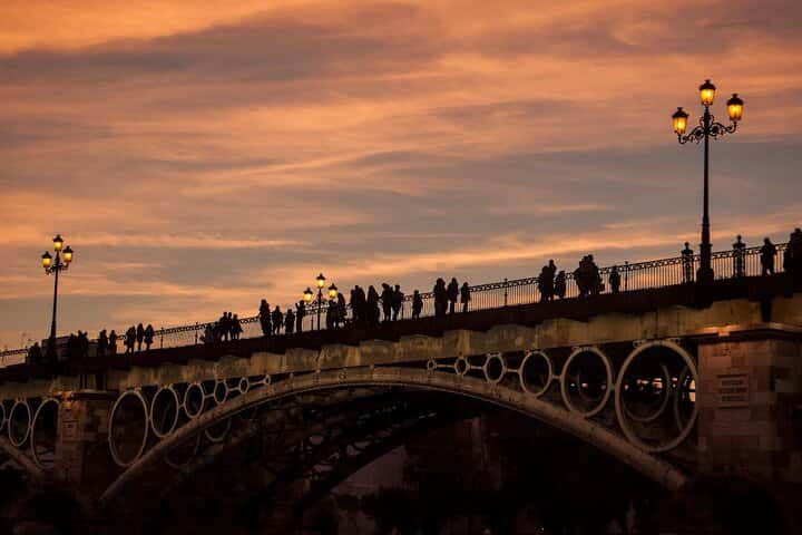 Tour gastronómico por Sevilla : Vermut, Churros & 10 + Sabrosos Platos Locales en Sevilla - Foto 15