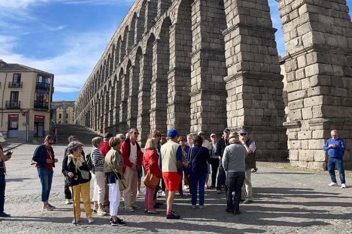 Desde Madrid: Tour Privado Oficial a Ávila & Segovia en Madrid - Foto 2