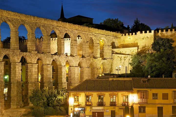 Desde Madrid: Tour Privado Oficial a Ávila & Segovia en Madrid - Foto 17