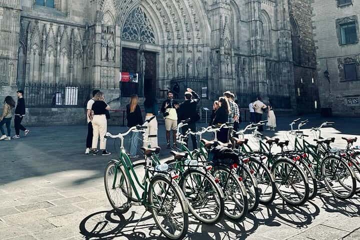 Barcelona Sightseeing en bicicleta con sesión de fotos y tapas en Barcelona - Foto 13