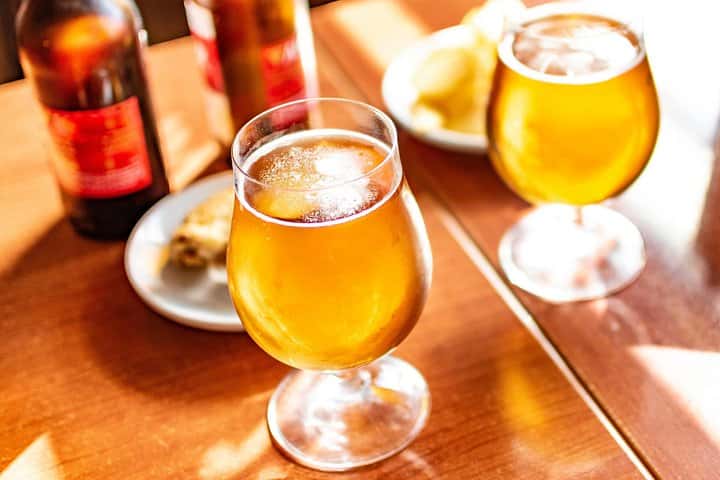 Tour privado de degustación de cerveza española en el casco antiguo de Barcelona en Barcelona - Imagen principal