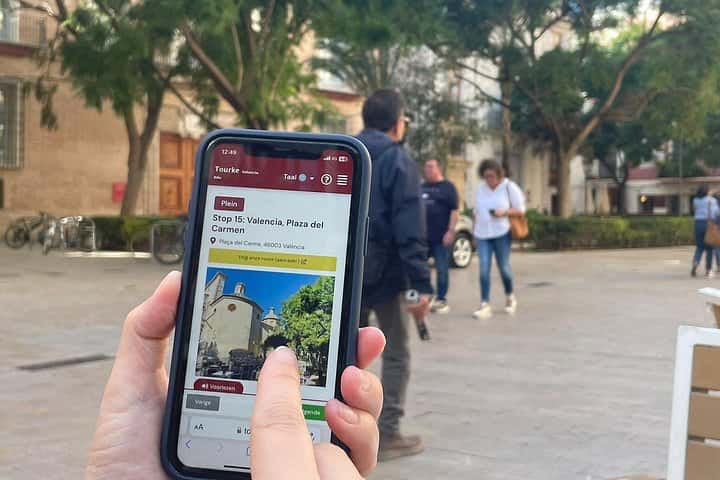 Tour autoguiado a pie y en bicicleta 1 + 1 Descubre Valencia en Valencia - Foto 3