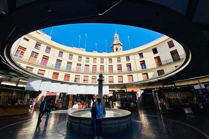 Tour autoguiado a pie y en bicicleta 1 + 1 Descubre Valencia en Valencia - Foto 6