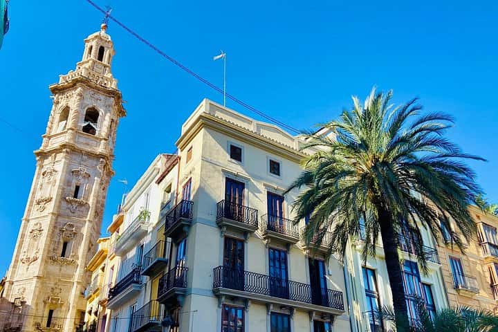Tour autoguiado a pie y en bicicleta 1 + 1 Descubre Valencia en Valencia - Foto 8