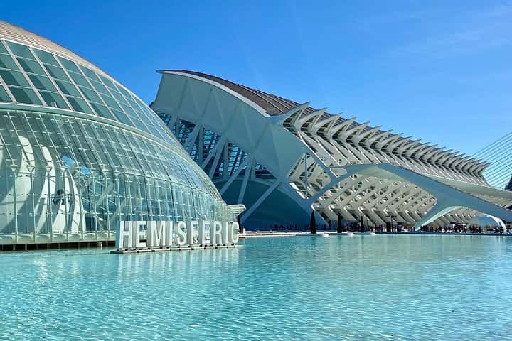 Tour autoguiado a pie y en bicicleta 1 + 1 Descubre Valencia en Valencia - Foto 9