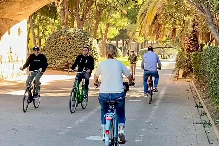 Tour autoguiado a pie y en bicicleta 1 + 1 Descubre Valencia en Valencia - Foto 10
