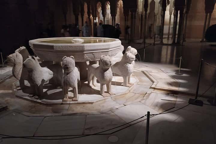 Alhambra completa con guía turístico- Evite colas de individuales en Granada - Foto 12