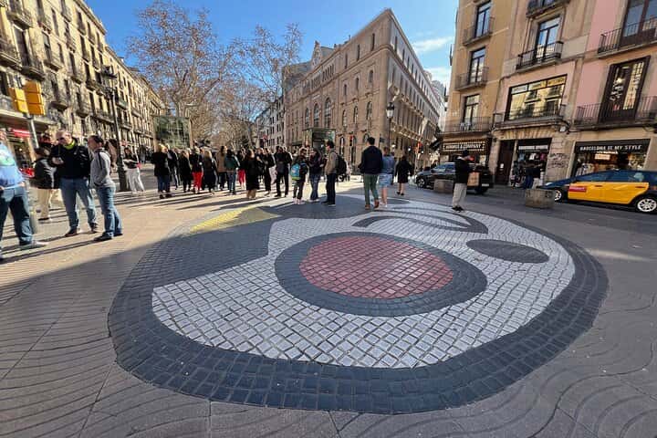 Tour privado de descubrimientos de Barcelona en Barcelona - Foto 3