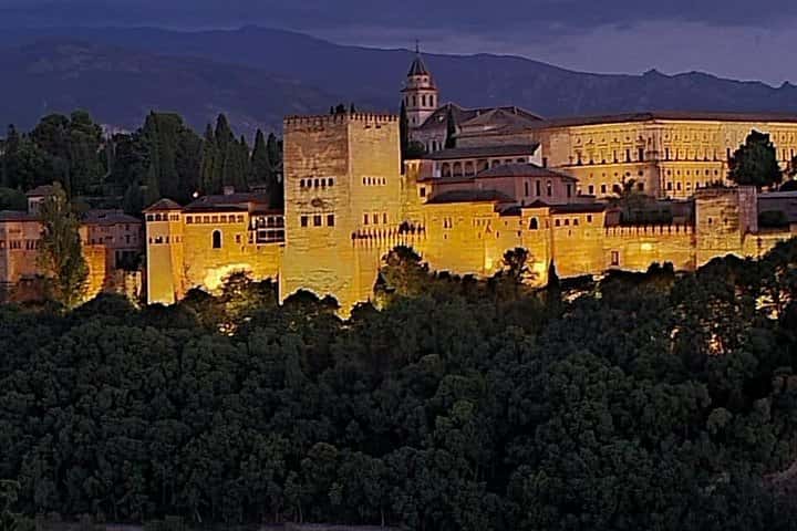 Recorrido privado por la Alhambra de Granada(incluye tickets) en Granada - Imagen principal