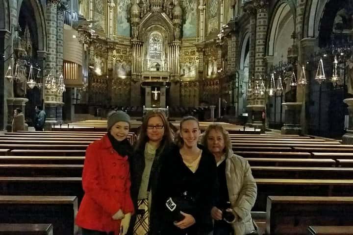Tour privado a Montserrat con 2 guías y recogida en el hotel. en Barcelona - Foto 2