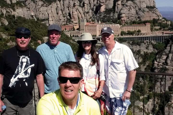 Tour privado a Montserrat con 2 guías y recogida en el hotel. en Barcelona - Imagen principal