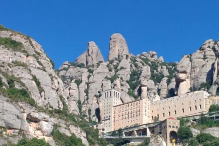 Excursión privada a Montserrat y bodega desde Barcelona en Barcelona - Foto 2