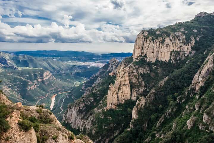 Visita matutina a Montserrat de medio día sin ajetreos desde Barcelona en Barcelona - Foto 5