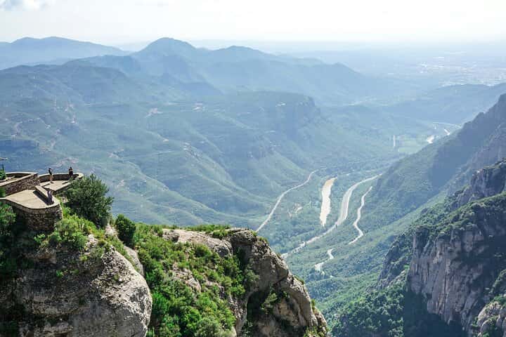 Visita matutina a Montserrat de medio día sin ajetreos desde Barcelona en Barcelona - Foto 3