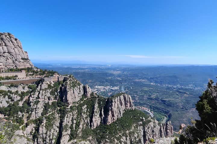 Visita matutina a Montserrat de medio día sin ajetreos desde Barcelona en Barcelona - Foto 9