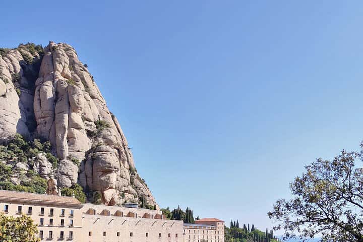 Visita matutina a Montserrat de medio día sin ajetreos desde Barcelona en Barcelona - Foto 8
