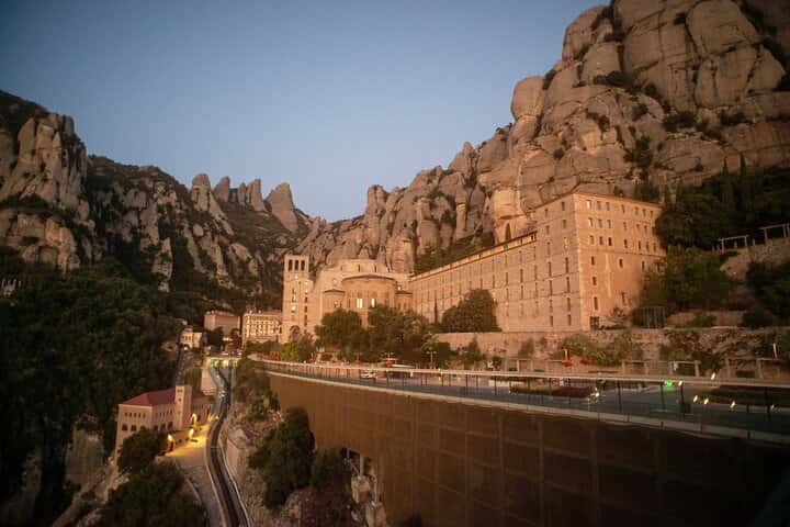 Excursión privada al amanecer de Montserrat y almuerzo con transporte en Barcelona - Foto 3