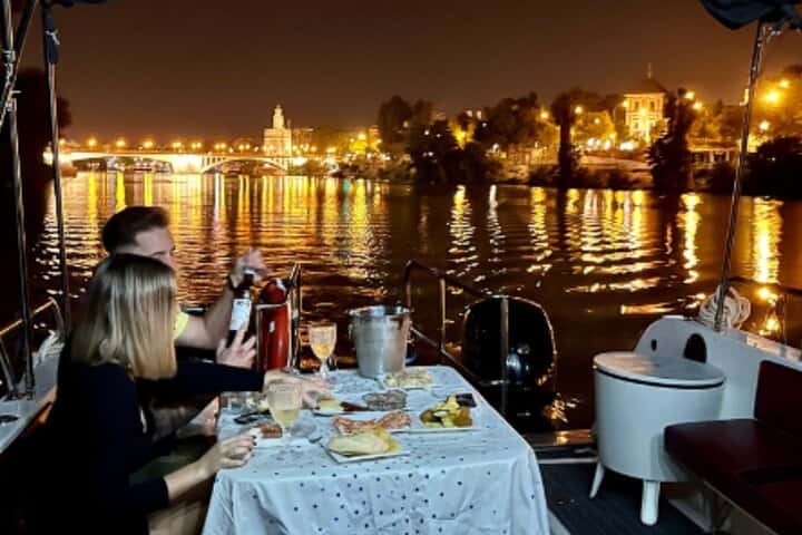 Paseo Romántico en Barco 1h Privado en Sevilla - Foto 4