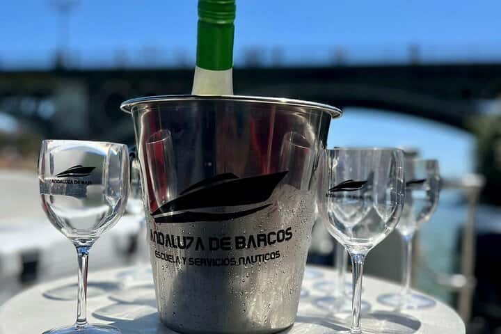 Paseo Romántico en Barco 1h Privado en Sevilla - Foto 6