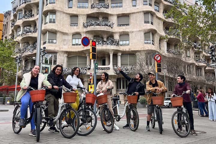 Tours privados en bicicleta - Ruta personalizable, lo más destacado de Barcelona en Barcelona - Foto 2