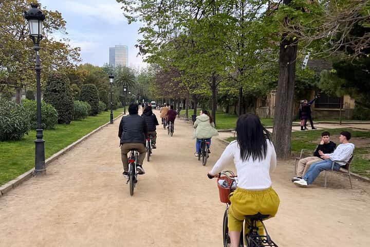 Tours privados en bicicleta - Ruta personalizable, lo más destacado de Barcelona en Barcelona - Foto 4